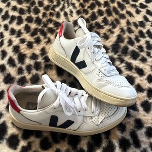 Veja V-10 sneakers | size 36